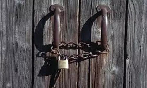 ബീവറേജസ് ഔട്ട് ലെറ്റിന്റെ പൂട്ടു പൊട്ടിച്ച് മോഷണം ബീവറേജസ് ഔട്ട് ലെറ്റിന്റെ പൂട്ടു പൊട്ടിച്ച് മോഷണം