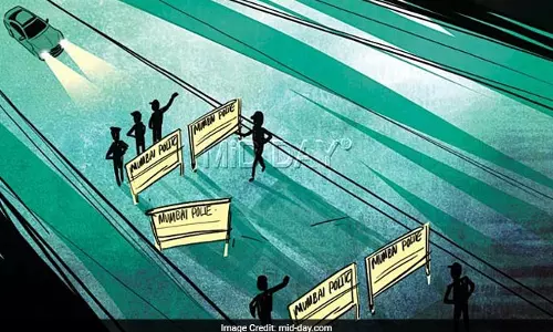 98 ലക്ഷം രൂപ വിലമതിക്കുന്ന കാര് തട്ടിയെടുത്ത സ്റ്റണ്ട് മാസ്റ്റര് പൊലീസ് വലയില് കുടുങ്ങി 98 ലക്ഷം രൂപ വിലമതിക്കുന്ന കാര് തട്ടിയെടുത്ത സ്റ്റണ്ട് മാസ്റ്റര് പൊലീസ് വലയില് കുടുങ്ങി