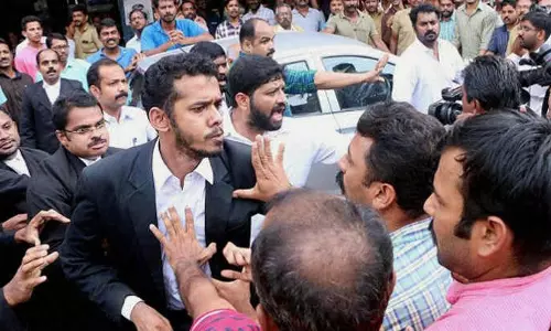 കോടതികളില്‍ മാധ്യമപ്രവര്‍ത്തകര്‍ക്ക് വിലക്കില്ല