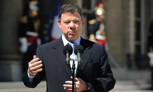 ആഭ്യന്തര സംഘര്‍ഷത്തില്‍ ജീവന്‍ പൊലിഞ്ഞവര്‍ക്കും സമാധാനത്തിന് സഹകരിച്ചവര്‍ക്കും പുരസ്കാരം സമര്‍പ്പിക്കുന്നതായി മാനുവല്‍ സാന്തോസ്