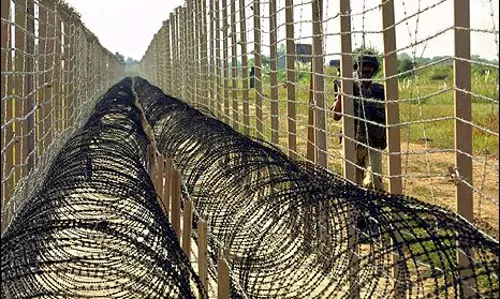 അതിര്‍ത്തിയില്‍ പാകിസ്താന്‍ വീണ്ടും വെടിനിര്‍ത്തല്‍ കരാര്‍ ലംഘിച്ചു