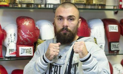 റിംഗില് ഇടിയേറ്റ് ഗുരുതരാവസ്ഥയിലായിരുന്ന ബോക്സിംഗ് താരം മരിച്ചു റിംഗില് ഇടിയേറ്റ് ഗുരുതരാവസ്ഥയിലായിരുന്ന ബോക്സിംഗ് താരം മരിച്ചു