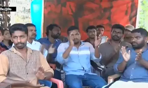 ഫീസ് കുത്തനെ ഉയര്‍ത്തി; ഗവേഷക വിദ്യാര്‍ഥികള്‍ രാപകല്‍ സമരത്തില്‍