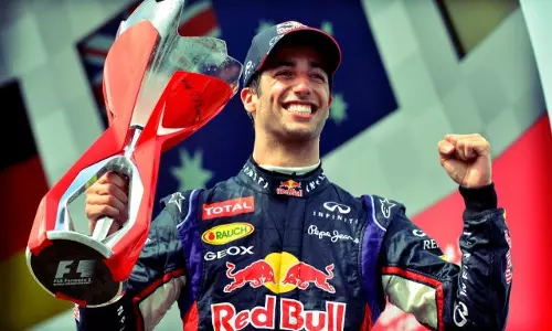 മലേഷ്യന്‍ ഗ്രാന്‍പ്രീ ഫോര്‍മുല വണ്‍ കാറോട്ട മത്സരത്തില്‍ ഡാനിയല്‍ റിക്കാര്‍ഡിയോ ജേതാവ്