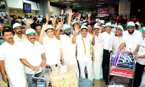 വോട്ട് രേഖപ്പെടുത്താനായി പ്രവാസികള്‍ നാട്ടിലേക്ക്