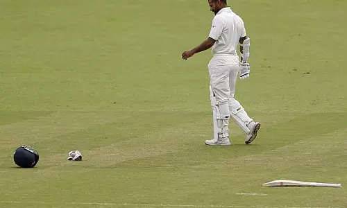 ശിഖര്‍ ധവാന്‍ ടെസ്റ്റ് പരമ്പരയില്‍ നിന്ന് പുറത്ത്‌