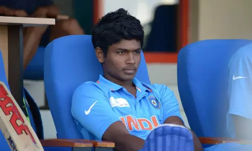 സഞ്ജുവിന് സെഞ്ച്വറി; കേരളം പൊരുതുന്നു