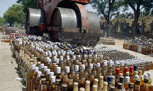 ബിഹാറിലെ മദ്യനിരോധനം ശരിവെച്ച് സുപ്രീം കോടതി ബിഹാറിലെ മദ്യനിരോധനം ശരിവെച്ച് സുപ്രീം കോടതി