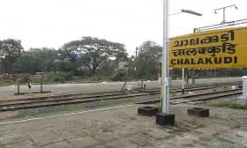 തമിഴ്‍നാട് മതിയായ വെള്ളം വിട്ടുനല്‍കാത്തതിനാല്‍ ചാലക്കുടിപ്പുഴ വറ്റുന്നു