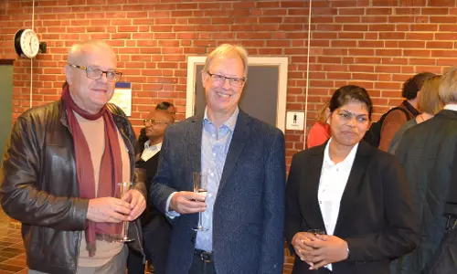 പഠിക്കാനായി ചാണകം വരെ ചുമന്നു; വിദേശ ഡോക്ടറേറ്റ് നേടിയ പെണ്കുട്ടിയുടെ എഫ് ബി പോസ്റ്റ് വൈറല് പഠിക്കാനായി ചാണകം വരെ ചുമന്നു; വിദേശ ഡോക്ടറേറ്റ് നേടിയ പെണ്കുട്ടിയുടെ എഫ് ബി പോസ്റ്റ് വൈറല്