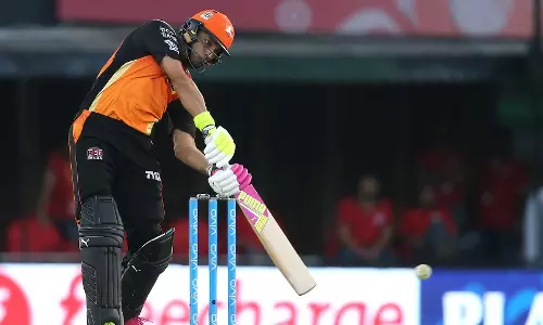 സണ്‍റൈസേഴ്‍സ് മുന്നോട്ട്