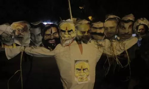 ജെഎന്യുവില് മോദിയുടെ കോലംകത്തിച്ച സംഭവം; ആഭ്യന്തര മന്ത്രാലയം റിപ്പോര്ട്ട് തേടി ജെഎന്യുവില് മോദിയുടെ കോലംകത്തിച്ച സംഭവം; ആഭ്യന്തര മന്ത്രാലയം റിപ്പോര്ട്ട് തേടി