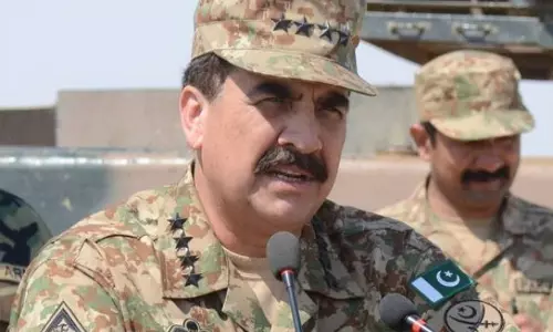 താലിബാന് താവളങ്ങള് ബോംബിടാന് അമേരിക്കയോട് പാക് സൈനിക മേധാവി