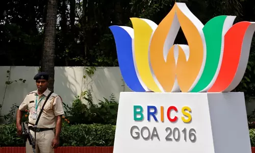 പുതിയ രണ്ട് സുഹൃത്തുക്കളേക്കാള് നല്ലത് പഴയ ഒരു സുഹൃത്താണെന്ന് റഷ്യയോട് ഇന്ത്യ പുതിയ രണ്ട് സുഹൃത്തുക്കളേക്കാള് നല്ലത് പഴയ ഒരു സുഹൃത്താണെന്ന് റഷ്യയോട് ഇന്ത്യ