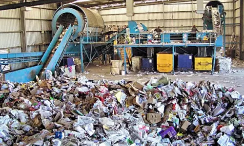 പെരിങ്ങമലയില് മാലിന്യസംസ്കരണ പ്ലാന്റ്: സര്ക്കാര് നീക്കത്തിനെതിരെ നാട്ടുകാര് പെരിങ്ങമലയില് മാലിന്യസംസ്കരണ പ്ലാന്റ്: സര്ക്കാര് നീക്കത്തിനെതിരെ നാട്ടുകാര്