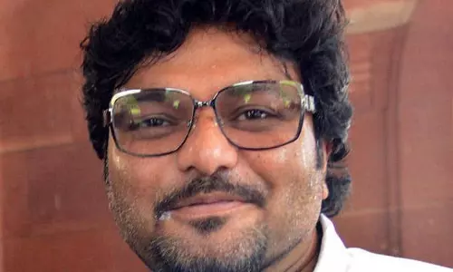 കേന്ദ്രമന്ത്രി ബാബുല്‍ സുപ്രിയോക്ക് ജനക്കൂട്ടത്തിന്റെ മര്‍ദ്ദനം