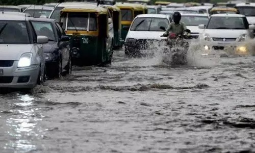 മധ്യകേരളത്തില്‍ കനത്ത മഴ തുടരുന്നു