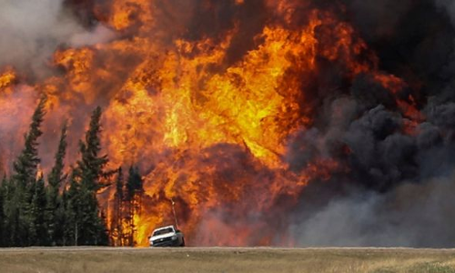 കാനഡയില്‍ വടക്കന്‍ മേഖലയിലേക്കും കാട്ടുതീ പടരുന്നു