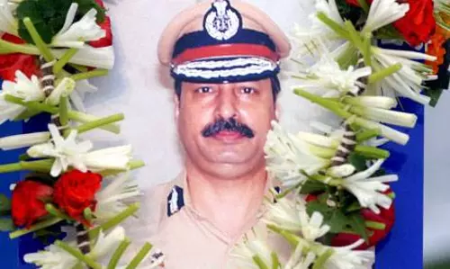 ഹേമന്ത് കര്‍ക്കരെക്കെതിരെ എന്‍ഐഎ ആരോപണങ്ങള്‍ ഉന്നയിക്കുന്നതിനെതിരെ സഹപ്രവര്‍ത്തകര്‍