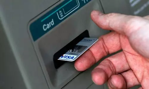 എടിഎം വൈറസ് ഭീതി; ബാങ്കുകളോട് കേന്ദ്രം റിപ്പോര്ട്ട് തേടി എടിഎം വൈറസ് ഭീതി; ബാങ്കുകളോട് കേന്ദ്രം റിപ്പോര്ട്ട് തേടി