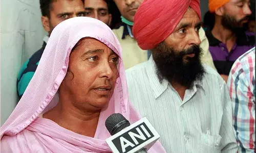 ഞാന്‍ കരയില്ല; പാക് വെടിവെപ്പില്‍ വീരമൃത്യു വരിച്ച ജവാന്റെ അമ്മ