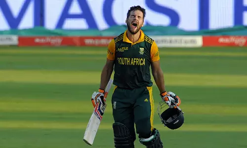 ഒരു ട്വീറ്റില്‍  വൈകിയ അന്താരാഷ്ട്ര അരങ്ങേറ്റം, തുടര്‍ന്ന് അഞ്ച് ഡക്കുകള്‍, ക്രിക്കറ്റിലെ ഒരപൂര്‍വ്വ കഥ