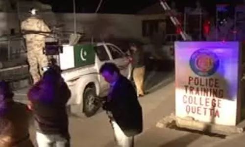 പാകിസ്താനില് ഭീകരാക്രമണം;51 പേര് കൊല്ലപ്പെട്ടു പാകിസ്താനില് ഭീകരാക്രമണം;51 പേര് കൊല്ലപ്പെട്ടു