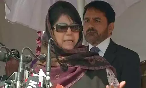 ജമ്മു കശ്‍മീരില്‍ സമാധാനം പുനസ്ഥാപിക്കാന്‍ പാക് സഹായം തേടി മെഹ്‍ബൂബ മുഫ്തി