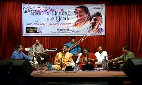 ഗസല്‍ പ്രേമികളെ കൈയിലെടുത്ത് ഡോ.രശ്മി മധുവും ശ്രീകാന്ത് ഹരിഹരനും