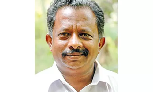 പക്ഷിപ്പനി മനുഷ്യരിലേക്ക് പകരില്ലെന്ന് മന്ത്രി കെ രാജു പക്ഷിപ്പനി മനുഷ്യരിലേക്ക് പകരില്ലെന്ന് മന്ത്രി കെ രാജു