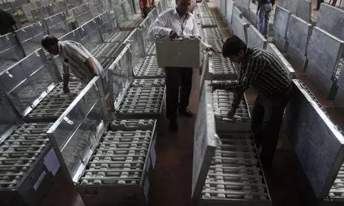 പശ്ചിമബംഗാളില്‍ മമതാ ബാനര്‍ജി, അസമില്‍ ബിജെപി തമിഴ്നാട്ടില്‍ എഐഎഡിഎംകെ