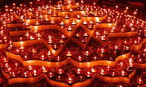 ഉത്തരേന്ത്യ ദീപാവലി ആഘോഷത്തില്‍ 