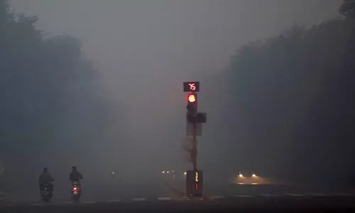ഡല്ഹിയില് നിര്മ്മാണ പ്രവര്ത്തനങ്ങള്ക്ക് വിലക്ക്; സ്കൂളുകള്ക്ക് മൂന്നു ദിവസം അവധി ഡല്ഹിയില് നിര്മ്മാണ പ്രവര്ത്തനങ്ങള്ക്ക് വിലക്ക്; സ്കൂളുകള്ക്ക് മൂന്നു ദിവസം അവധി
