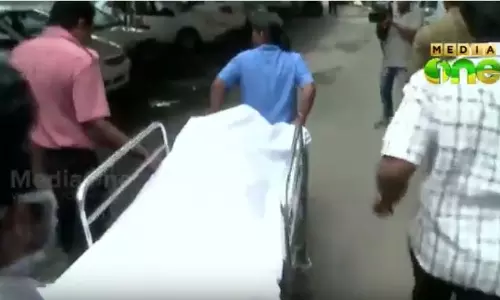 തൃശൂരില് ബിജെപി പ്രവര്ത്തകന് കൊല്ലപ്പെട്ടു; നാളെ ഹര്ത്താല് തൃശൂരില് ബിജെപി പ്രവര്ത്തകന് കൊല്ലപ്പെട്ടു; നാളെ ഹര്ത്താല്