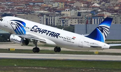 കാണാതായ ഈജിപ്ഷ്യന് വിമാനത്തിന്റെ ഭാഗങ്ങള് കണ്ടെത്തിയതായി റിപ്പോര്ട്ടുകള് കാണാതായ ഈജിപ്ഷ്യന് വിമാനത്തിന്റെ ഭാഗങ്ങള് കണ്ടെത്തിയതായി റിപ്പോര്ട്ടുകള്