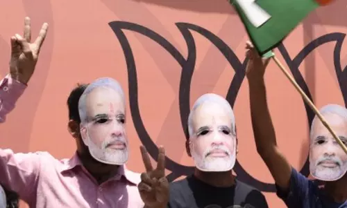 വിജയാഘോഷത്തിനിടെ അക്രമങ്ങളുടെ പേരില് സിപിഎം ബിജെപി വാക്പോര് വിജയാഘോഷത്തിനിടെ അക്രമങ്ങളുടെ പേരില് സിപിഎം ബിജെപി വാക്പോര്