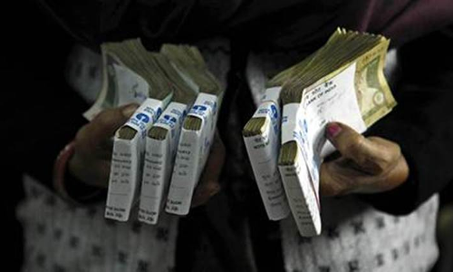 നോട്ടുകള്‍ അസാധുവാക്കിയത് സാമ്പത്തിക ഇടപാടുകളെ വലച്ചു