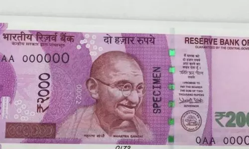 പുതിയ നോട്ടില് ദേവനാഗരി ലിപി; 2000 രൂപ നോട്ടും പിന്വലിക്കേണ്ടി വരുമോ ? പുതിയ നോട്ടില് ദേവനാഗരി ലിപി; 2000 രൂപ നോട്ടും പിന്വലിക്കേണ്ടി വരുമോ ?