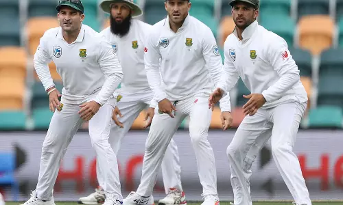 ദക്ഷിണാഫ്രിക്കക്കെതിരെ ആസ്ട്രേലിയ പൊരുതുന്നു