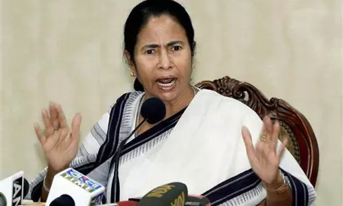 നോട്ട് അസാധുവാക്കല്‍ തീരുമാനം റദ്ദാക്കണമെന്ന് മമത