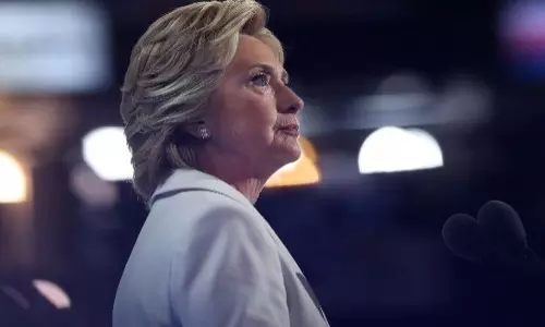 ഹിലരി പൊതുവേദിയില്‍ 