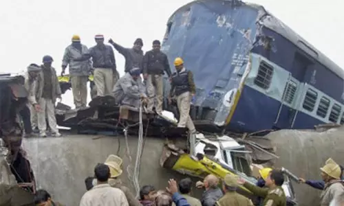 കാണ്പൂര് ട്രെയിന് അപകടം: മരണം 142 ആയി കാണ്പൂര് ട്രെയിന് അപകടം: മരണം 142 ആയി