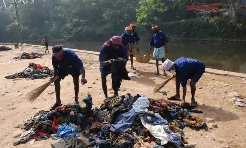 സന്നിധാനത്തെ മാലിന്യമുക്തമാക്കാന് ദ്രുതകര്മ സേനയുടെ പ്രത്യേക സംഘം സന്നിധാനത്തെ മാലിന്യമുക്തമാക്കാന് ദ്രുതകര്മ സേനയുടെ പ്രത്യേക സംഘം