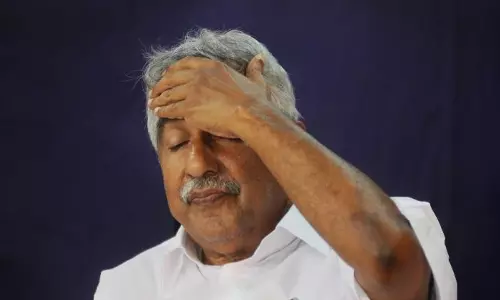 സോളാര്‍ കേസില്‍ ഉമ്മന്‍ചാണ്ടി നേരിട്ട് ഹാജരാകണമെന്ന് ബംഗളൂരു കോടതി