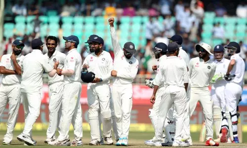 ഇംഗ്ലണ്ടിന് ബാറ്റിംഗ് തകര്‍ച്ച; എട്ട് വിക്കറ്റ് നഷ്ടം