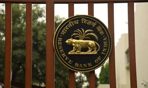 ബാങ്കില് നിന്ന് പണം പിന്വലിക്കുന്നതില് നേരിയ ഇളവ് ബാങ്കില് നിന്ന് പണം പിന്വലിക്കുന്നതില് നേരിയ ഇളവ്