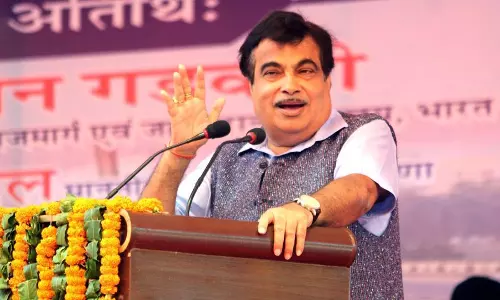 ജനം നോട്ടിനായി നെട്ടോട്ടമോടുന്നു; ഗഡ്കരിയുടെ മകളുടെ വിവാഹത്തിന് ചാര്‍ട്ട് ചെയ്തത് 50 വിമാനങ്ങള്‍