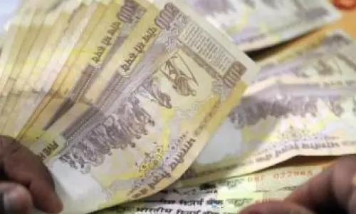 അസാധുവായ നോട്ടുകള് മാറ്റാനായില്ല; 45കാരി ആത്മാഹൂതി ചെയ്തു അസാധുവായ നോട്ടുകള് മാറ്റാനായില്ല; 45കാരി ആത്മാഹൂതി ചെയ്തു