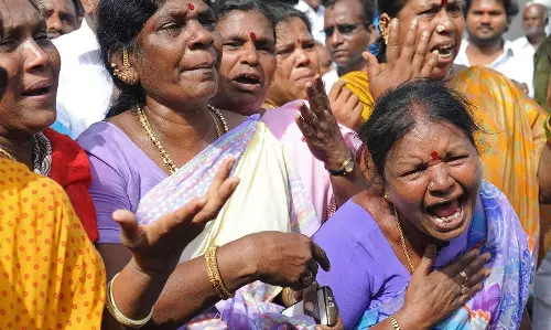 ജയയുടെ വേര്പാടില് പൊട്ടിക്കരഞ്ഞ് ആണ്ടിപ്പെട്ടി ജയയുടെ വേര്പാടില് പൊട്ടിക്കരഞ്ഞ് ആണ്ടിപ്പെട്ടി