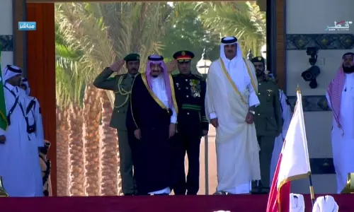 ഔദ്യോഗിക സന്ദര്‍ശനം: ഖത്തറിലെത്തിയ സൗദി ഭരണാധികാരിക്ക് ഊഷ്മള സ്വീകരണം